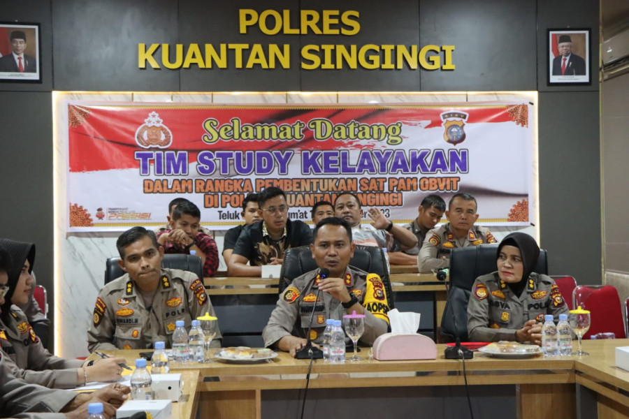 Polres Kuansing Menerima Kedatangan Tim Rorena Polda Riau Dalam Rangka Study Kelayakan Pembentukan Sat Pam Obvit Di Polres Kuansing
