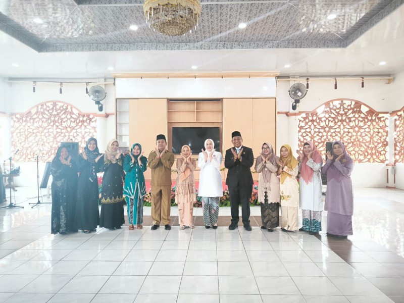 Ketua Dekranasda Rohul dr. Yeni Resmi Di Lantik Oleh Henny Sasmita Wahid