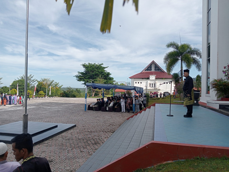 Pimpin Upacara, Bupati Natuna Sampaikan Pesan dari Kementerian di Hari Pendidikan Nasional