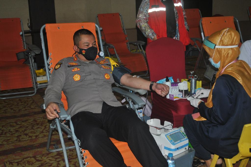 Kapolresta Pekanbaru Bersama 130 Personel Ikut Menjadi Peserta Donor Plasma Konvaselen
