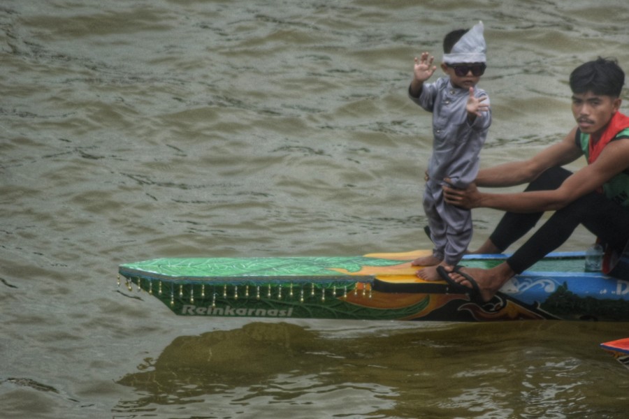 Si Bocil 3thn 8 Bulan Anak Tari Jalur Jadi Sorotan Fhotografer Saat Parade Pembukaan Pestival Pacu Jalur Tradisional  Di Tapian Narosa