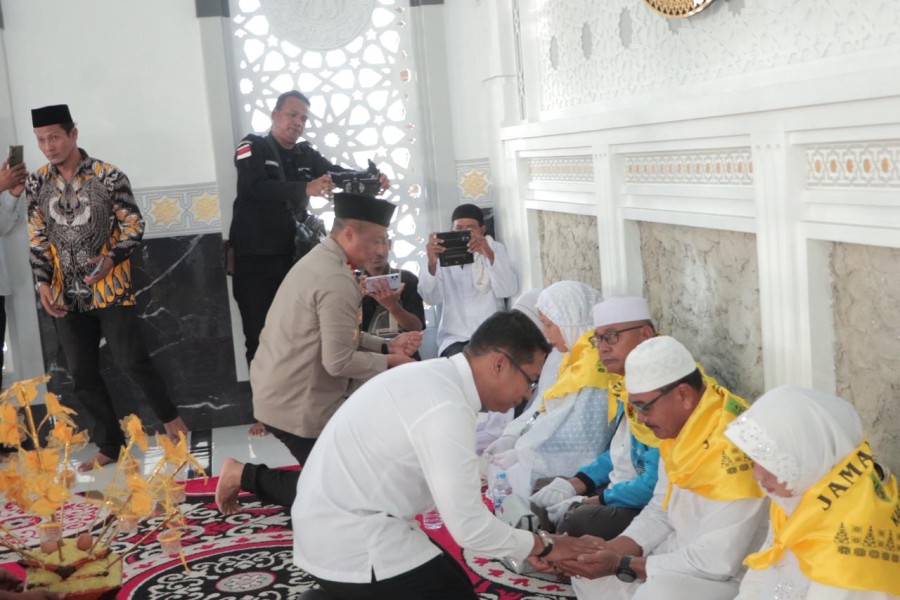 Kapolres Rohil Bersama Wakil Bupati Hadiri dan Lepas Keberangkatan Calon Jamaah Haji Panipahan