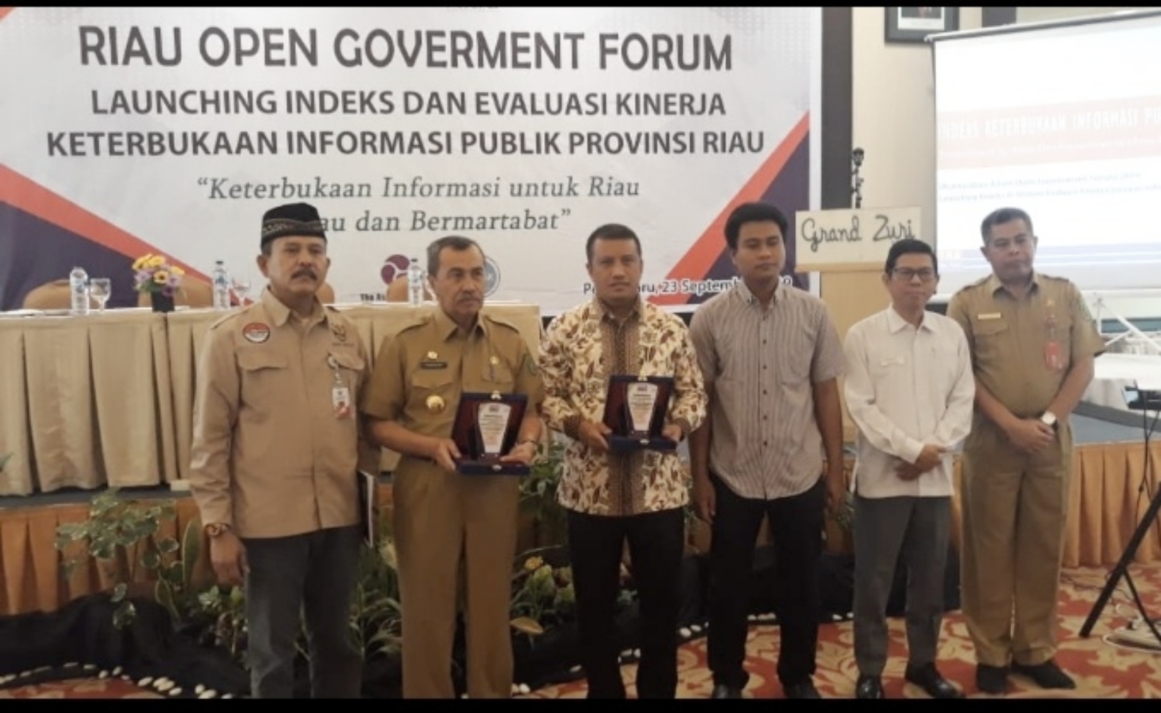 Luar Biasa, Inhu Raih Penghargaan Indeks Keterbukaan Informasi Publik Tertinggi se Riau