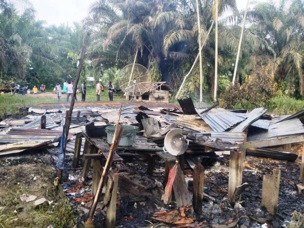 Satu Unit Rumah di Desa Kuala Mulya, Inhu Terbakar, Kerugian Mencapai Rp100 Juta