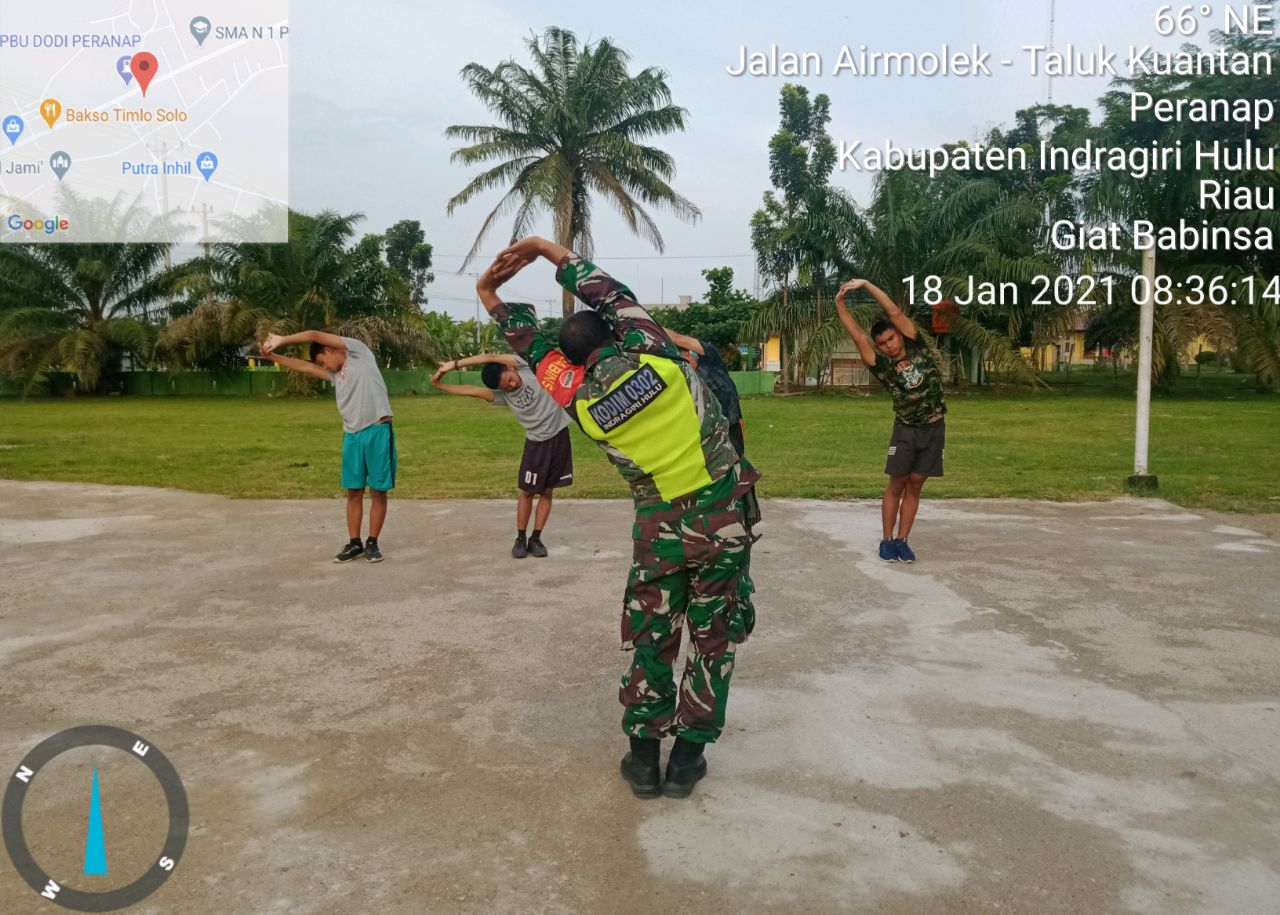 Ditengah Pandemi Covid 19, Sertu Lisbon Gultom Bimbing Remaja Peranap Latihan Fisik