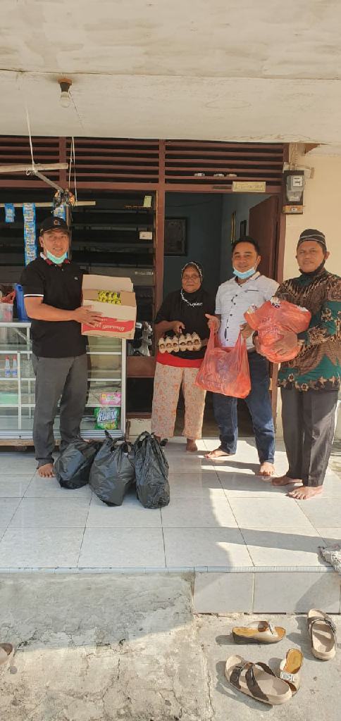 Bantu Modal Pedagang Kecil, Bambang Susilo: Semoga Usaha Mereka Bisa Bangkit Kembali