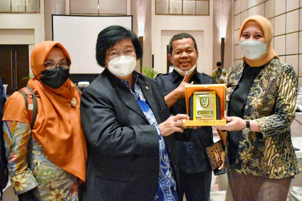 Bupati Rezita Meylani Yopi Hadiri Undangan Menteri LHK Siti Nurbaya di Jakarta