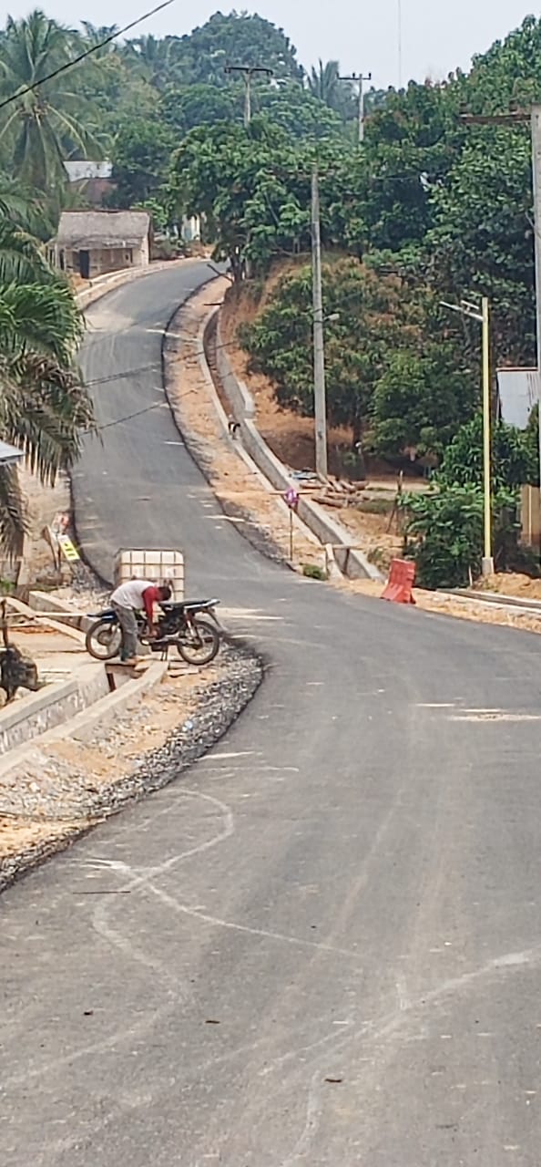 Jalannya Selesai Di Aspal Warga LTD dan Kuantan Hilir Sampaikan Apresiasi Pada Bupati