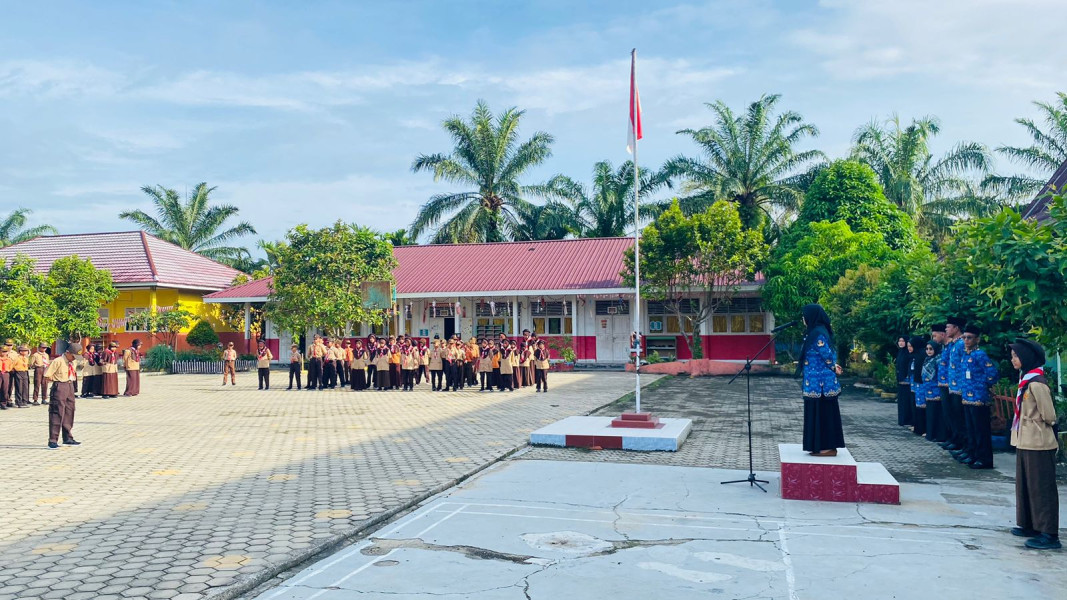 Giat Upacara Pramuka Diikuti Siaga dan Penggalang di SDN 010 Seresam