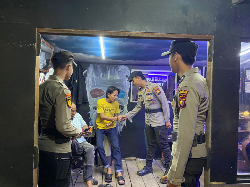 Personil Polsek Kateman Serukan Pilkada Damai Bersama Tokoh Pemuda