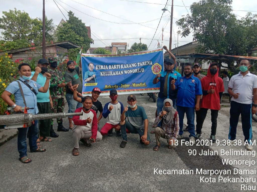 Antisipasi DBD, Pengurus Karang Taruna Wonorejo Turunkan Mesin Fogging