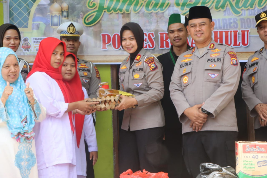 Polres Rokan Hulu Gelar Jumat Berkah, Bagikan Sembako Untuk Panti Asuhan Budi Mulya