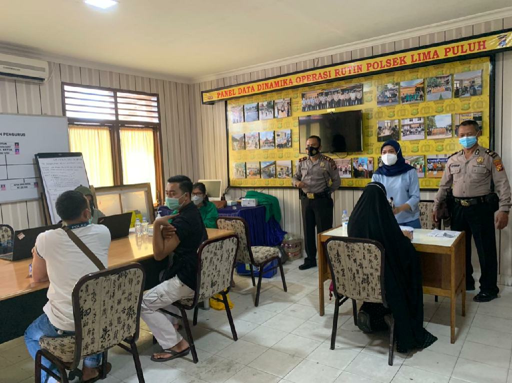 Gelar Gerai Vaksin Presisi, Polsek Limapuluh Ajak Masyarakat Datang ke Polsek Untuk Divaksin