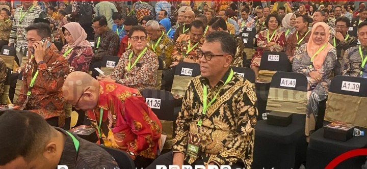 Kategori Utama! Bupati Natuna Terima Penghargaan UHC dari BPJS