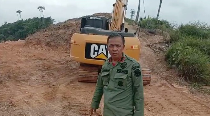 KPH Kuansing Menangkap Dua Alat Berat Jenis Ekskavator Di Hutan Lindung Kuansing.