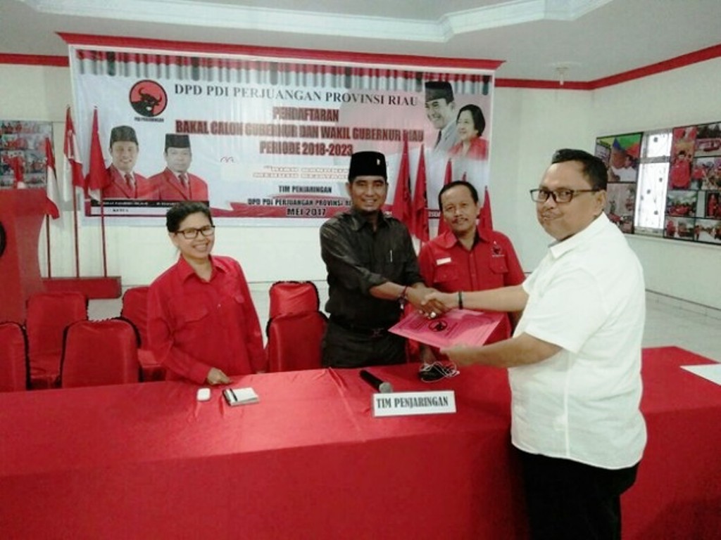 Indra Muchlis Adnan Daftarkan Diri di Penjaringan Cagubri PDIP