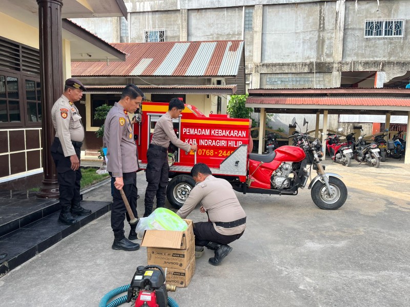 Kapolsek Kateman Pimpin Pengecekan Peralatan Pemadam Kebakaran Antisipasi Musim Kemarau 2026