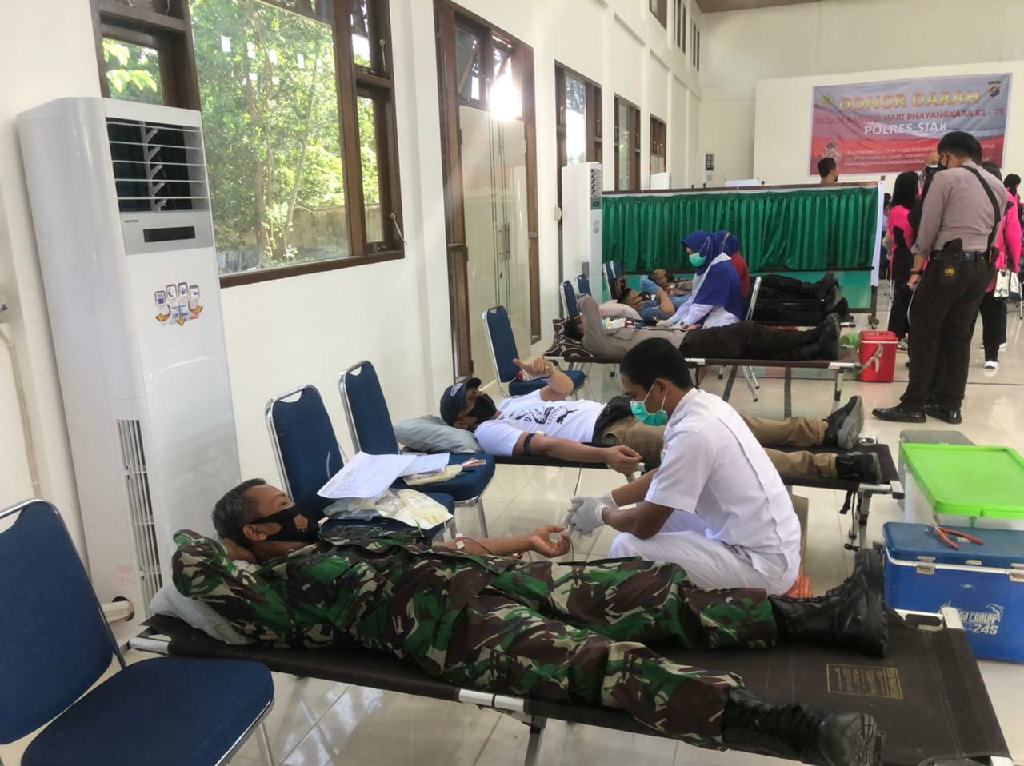 Dalam Rangka Hari Bhayangkara ke-75, Polres Siak Gelar Donor Darah