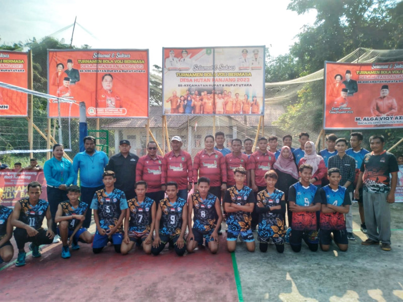 DPRD Bengkalis Ferry Situmeang SE, Bersama Camat Rupat Hariadi Hadiri Pembukaan Semi Open Tournament Bola Volly Desa Hutan Panjang