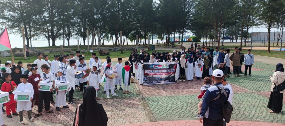 Luar Biasa! Untuk Palestina Siswa dan Guru SDIT NIQ,  SMPIT NIQ dan MAN 1 Natuna Gelar Aksi Solidaritas