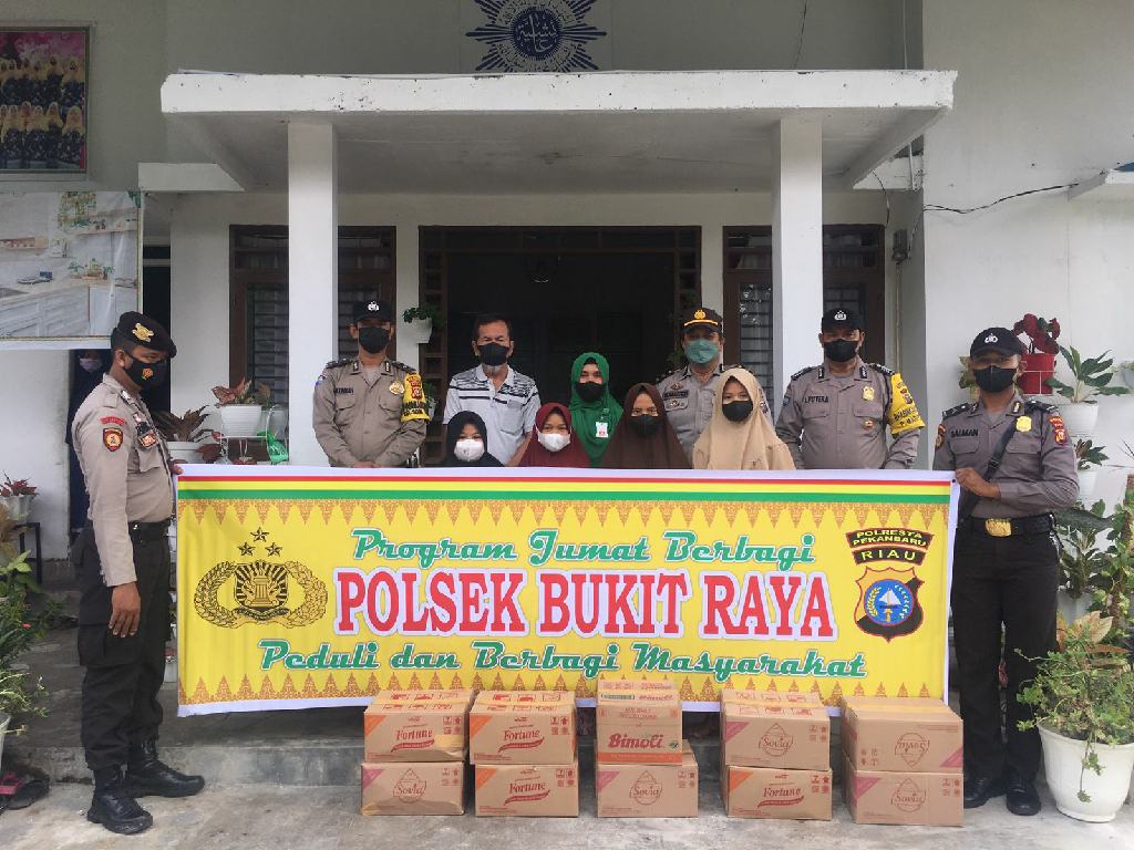 Polri Peduli, Kegiatan Jum'at Berbagi Polsek Bukit Raya ke Panti Asuhan Putri Aisyiyah 