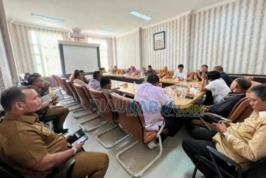 Pansus dan Fraksi DPRD Rohil Rapat Bersama Terkait Finalisasi Ranperda