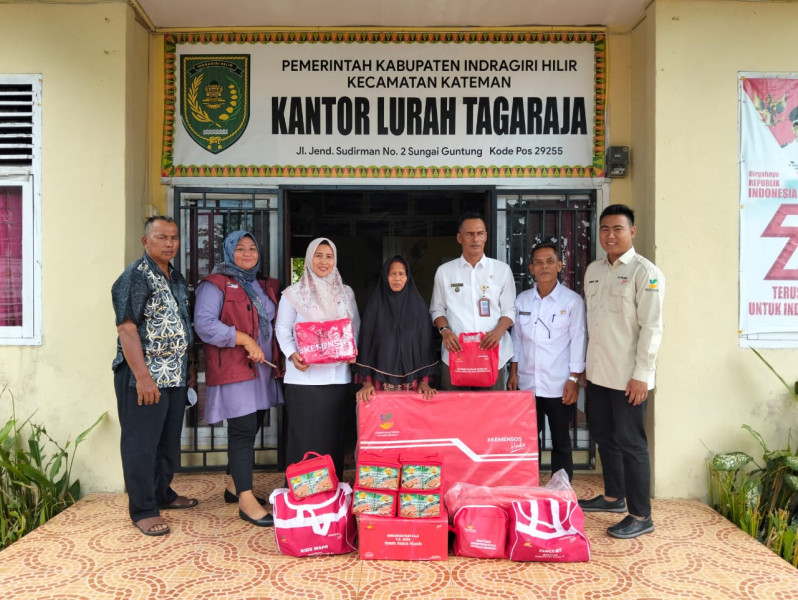 Lurah Tagarja Hendri Jon, S.H., Serahkan Bantuan untuk Korban Kebakaran di Kecamatan Kateman