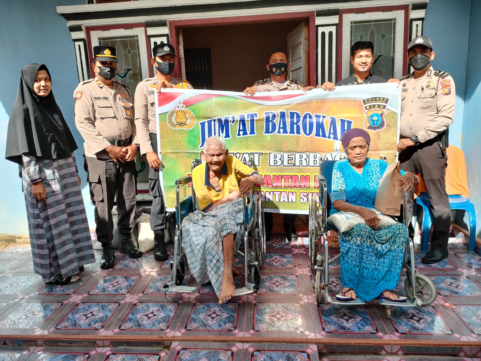 Jum’at Barokah, Polsek Kuantan Mudik Bagi Sembako Untuk Warga Kurang Mampu  Lansia dan Disabilitas