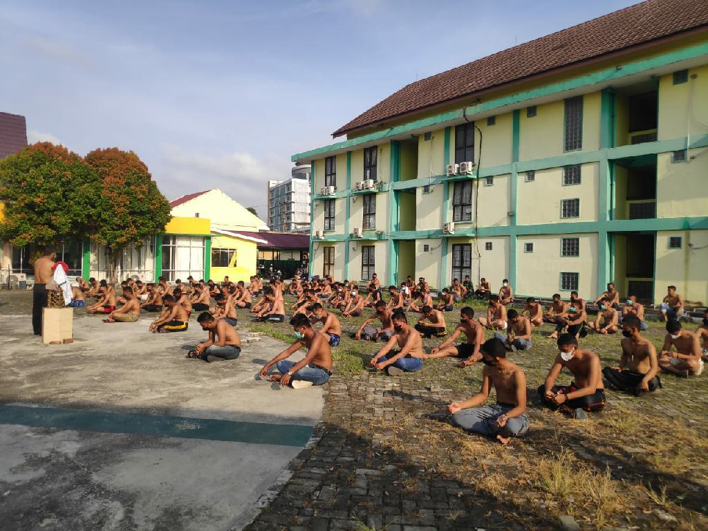 Pulang Tugas BKO, Personil Sat Brimob Polda Riau Lakukan Karantina Sebelum Masuk Kesatuan