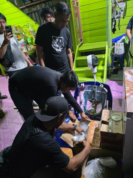 Polres Rohil Bersama Polda Riau dan Unsur Terkait Lakukan Penggeledahan Rumah Warga Diduga Bandar Narkoba