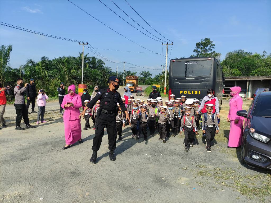 Siswa TK Harapan Bunda Kunjungan ke Batalyon C Pelopor