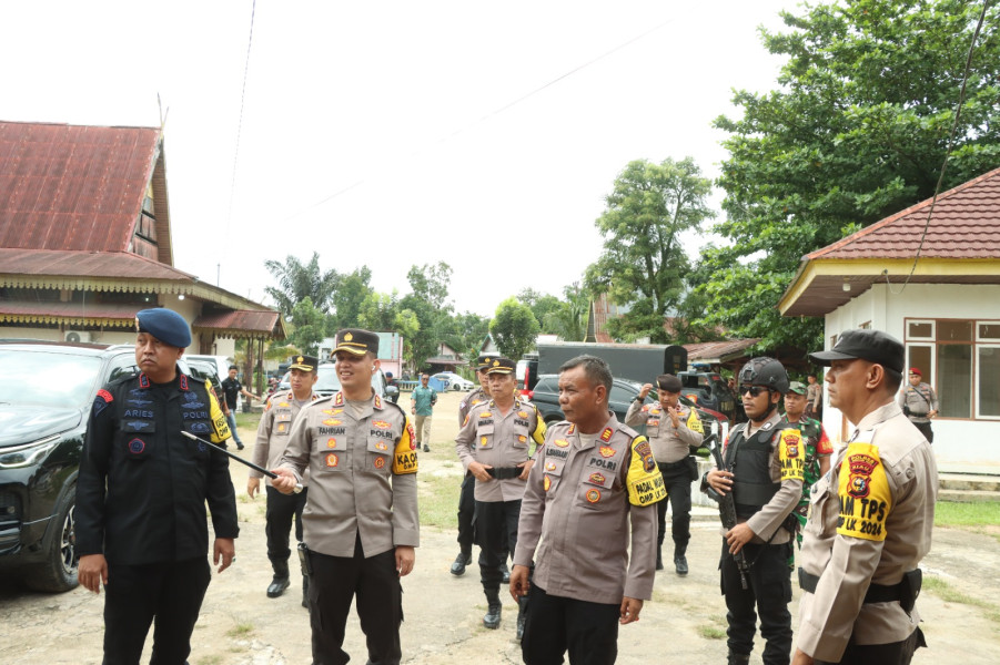 Kapolres Inhu dan Tim Pamatwil Polda Riau Monitoring Logistik di PPK
