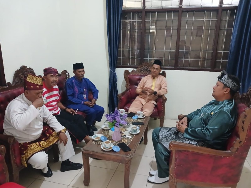 Hari Pertama Tugas, Plt Camat Batang Gansal Lakukan Coffee Morning