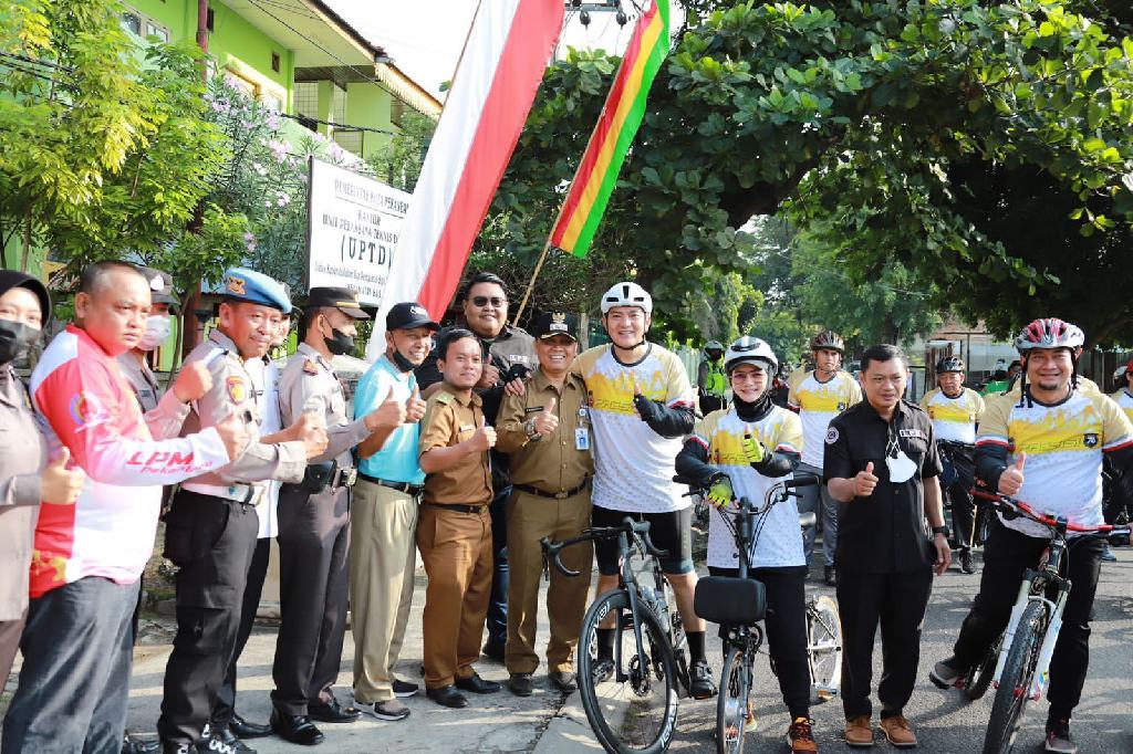 Dansat Brimob Ikuti Kegiatan Fun Bike yang Digelar Polda Riau
