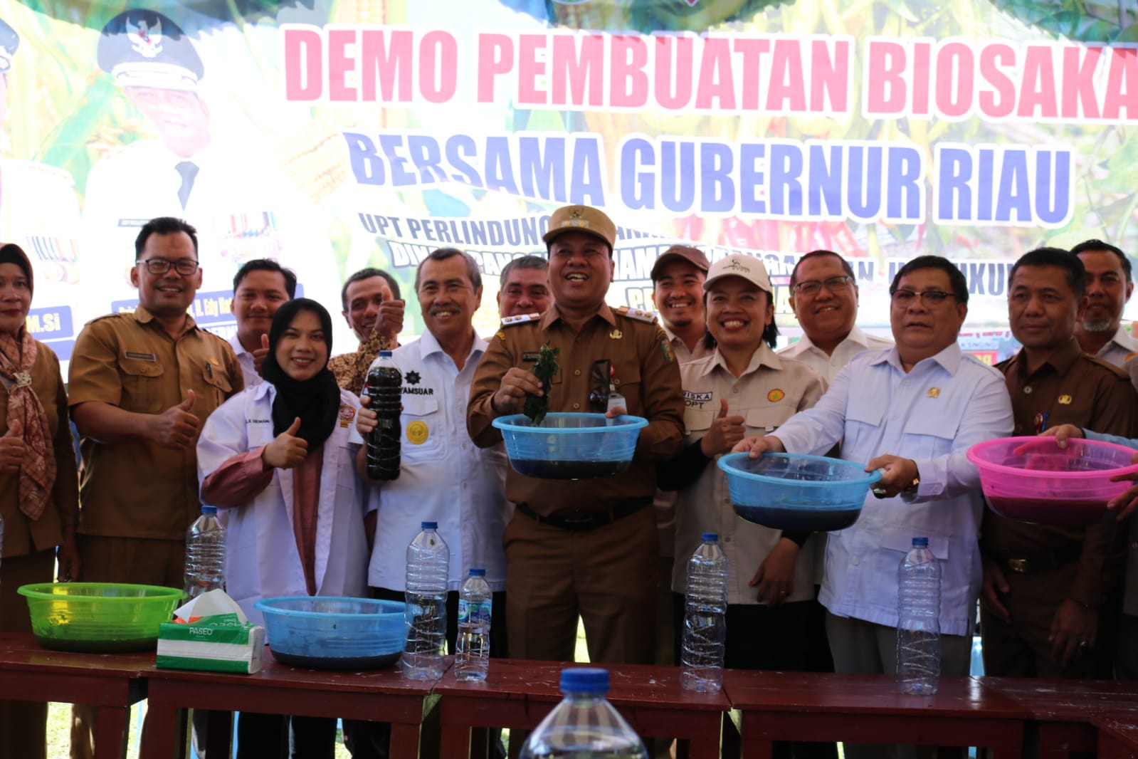 Gubernur Riau Drs, H, Syamsuar, MSi Di Kuansing Desa ujung Tanjung Dengan Agenda Pertemuan Dengan Gapoktan dalam Akselerasi Peningkatan Produksi Tanaman Dan Holtikultura melalui Gerakan Riau Bertani
