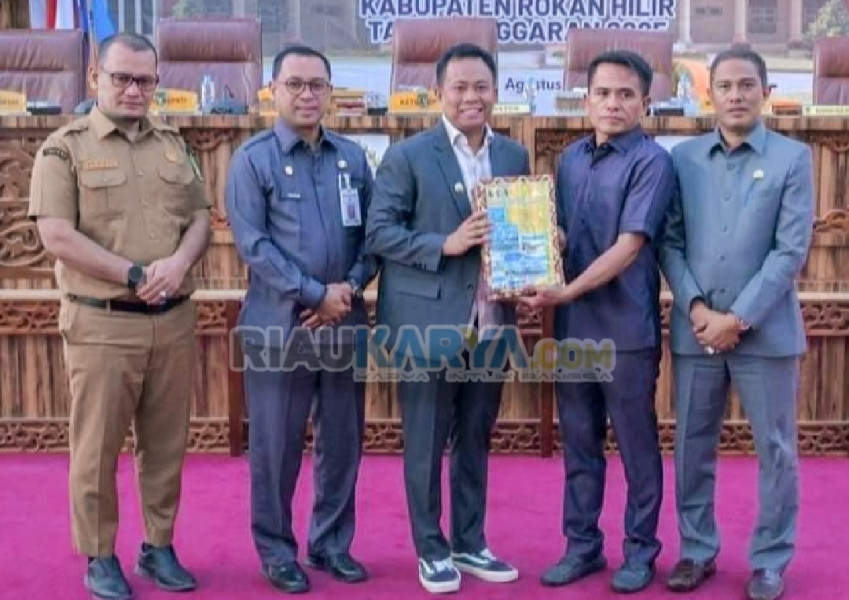 Rapat Paripurna DPRD Rohil Dengan Agenda Penyampaian Rancangan KUA PPAS 2025