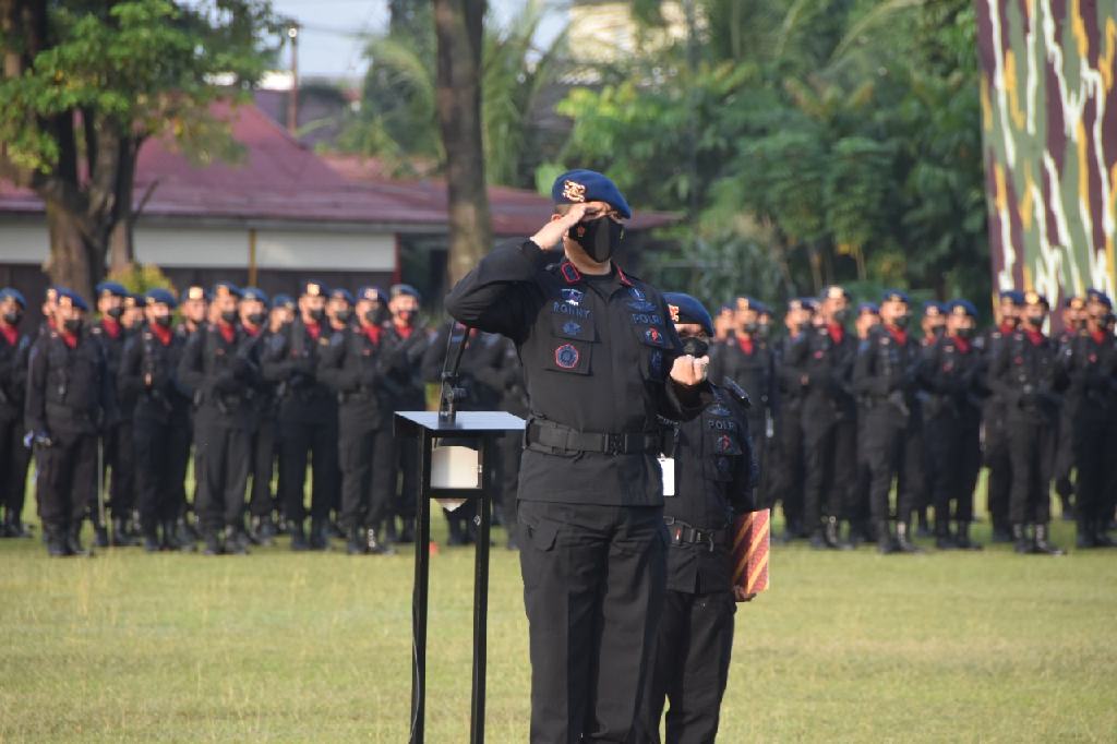 RUTIN! Sat Brimob Polda Riau  Laksanakan Upacara Bendera Bulanan