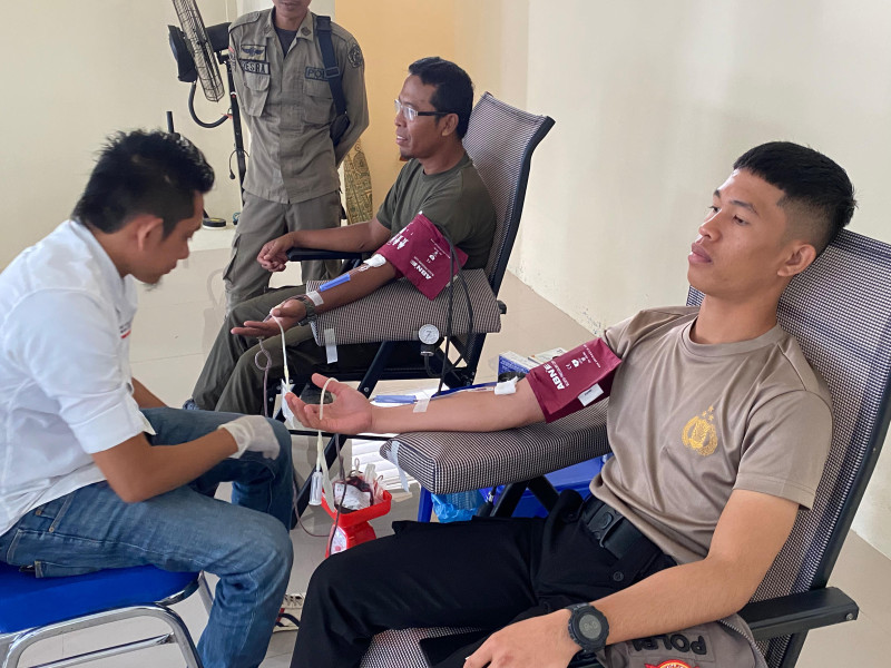 Personel Polres Aceh Utara Ikut Donor Darah Sambut HUT TNI-AU ke-78