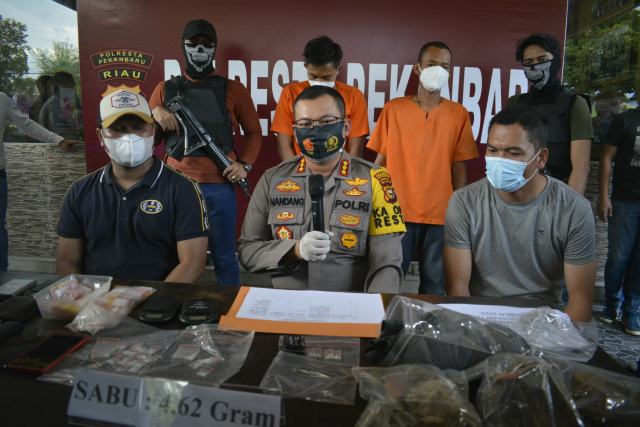Perlawanan Terhadap Petugas Saat Penggerebekan di Jalan Pengeran Hidayat, 2 Pelaku Ini Diamankan