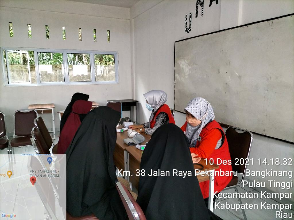 Tim Puskesmas Kampar Bersama Polsek Kampar, Gelar Vaksinasi di Ponpes Al-Madaniyah 