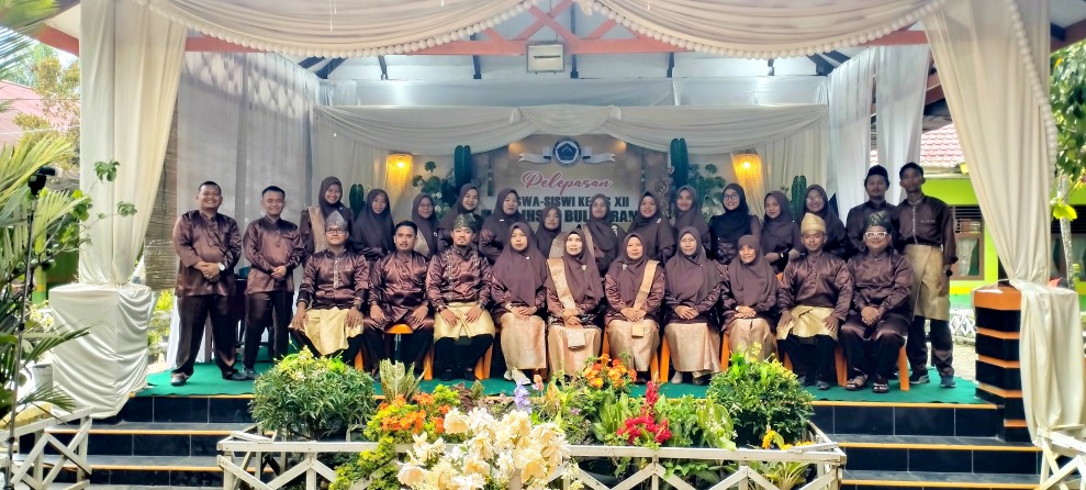 Pelepasan 102 Siswa Kelas XII, MA Al Ihsan Buluh Rampai Berlangsung Meriah