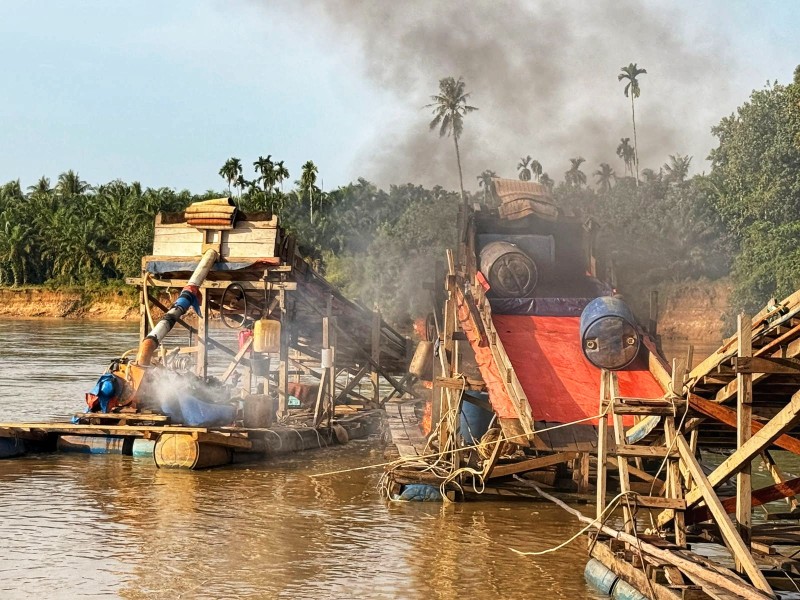 Polsek Cerenti Tertibkan Lima Rakit PETI di Sungai Kuantan, Desa Pulau Jambu