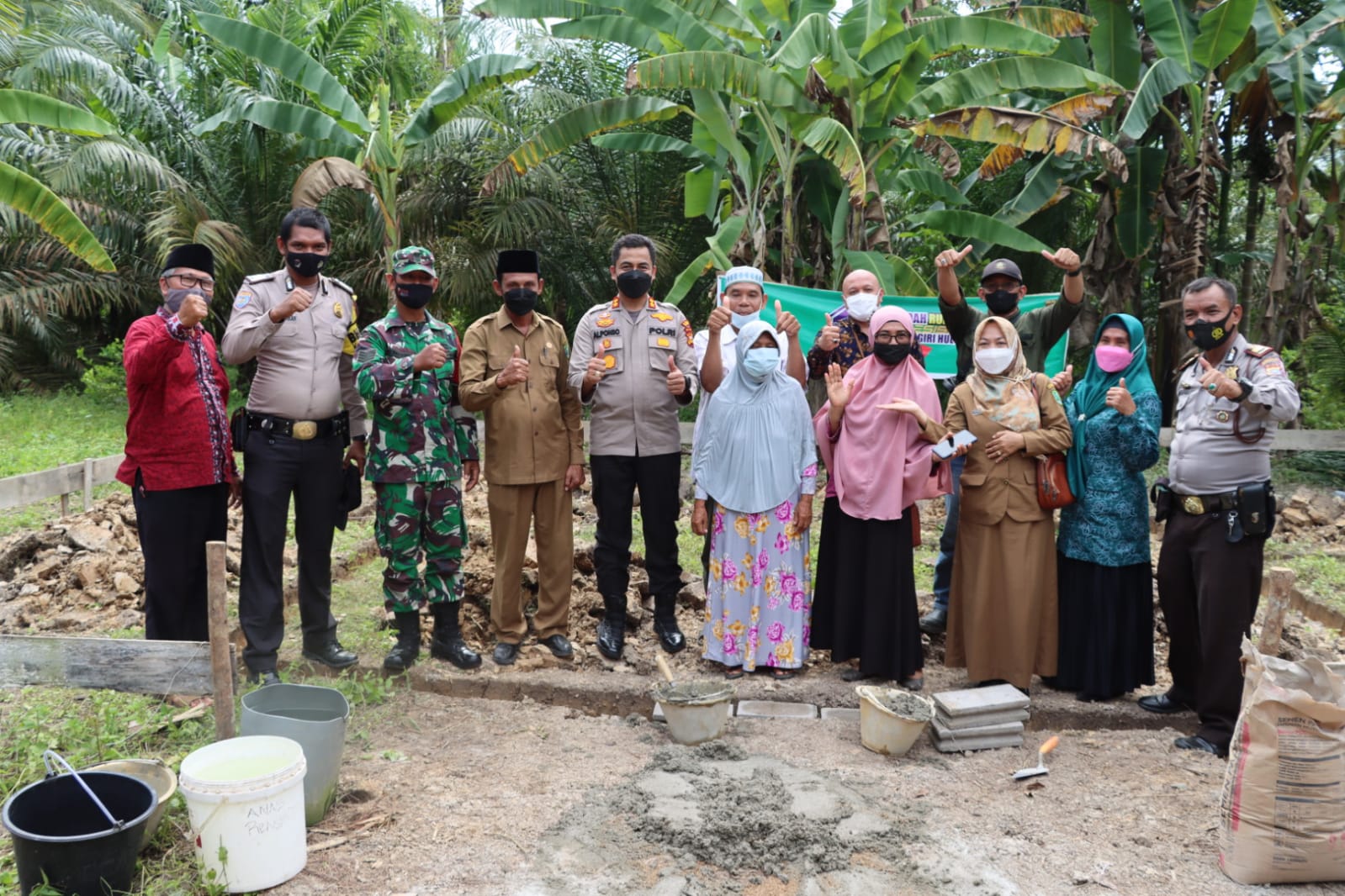 Kapolres Inhu Letakan Batu Pertama Bedah Rumah Presisi Inhu di Desa Kuba
