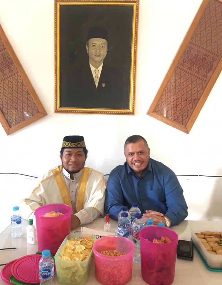 Usai Salat Idul Fitri di Desa Seresam, Bupati Inhu Langsung Pulang ke Rumah Orang Tua di Rengat