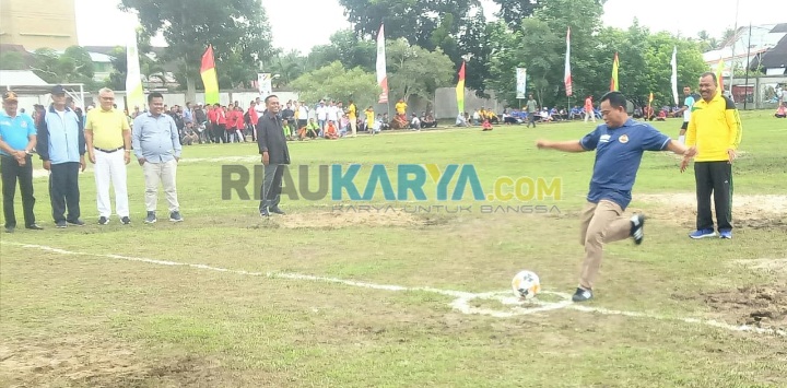 Dibuka Wabup, 25 Kesebelasan U-30 Perebutkan Piala Bupati Rohil