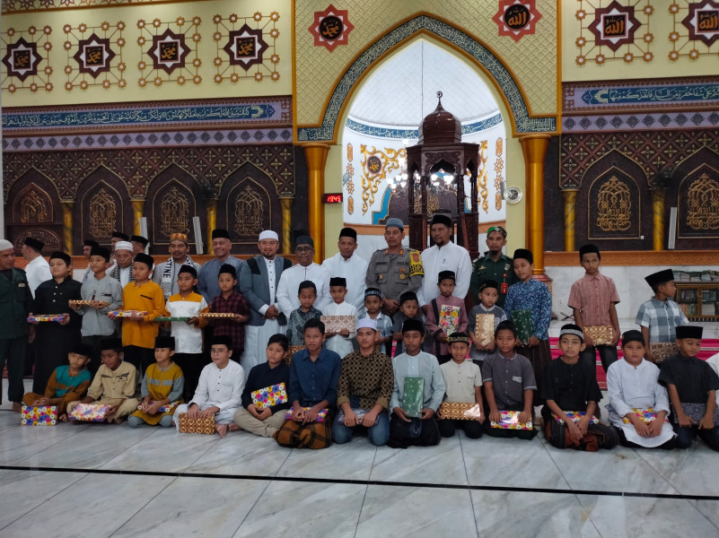 Safari Ramadhan Hari ke-3, Pj Bupati Mahyuzar Disambut Jamaah Masjid Baitul Karim Nibong