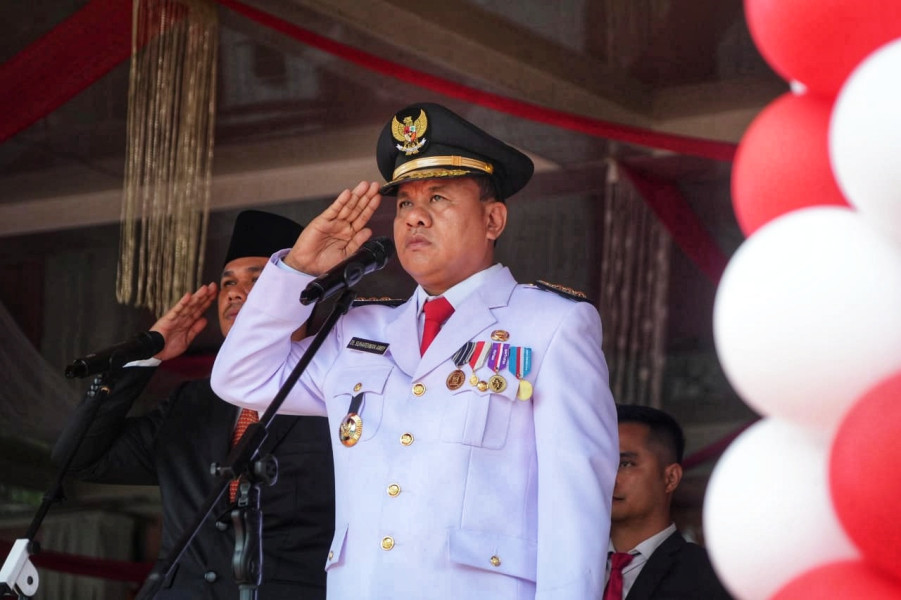 Bupati Suhardiman Jadi Inspektur Hut RI Ke-79, Seluruh OPD Kenakan Pakaian Adat
