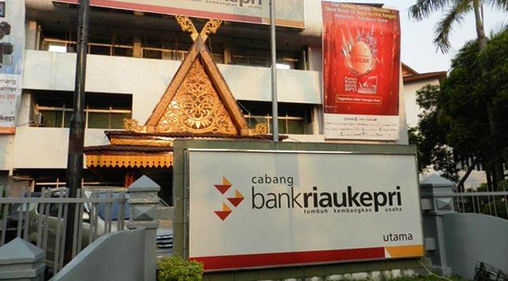 Bank Riau Kepri Raih Peringkat 2 Nasional Best Service Exellence Kalahkan BJB