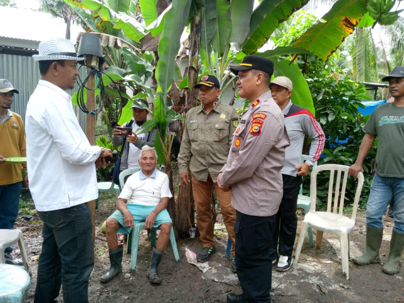 Kadin Inhil, Melakukan Bedah Rumah Warga di Desa Pulau Palas