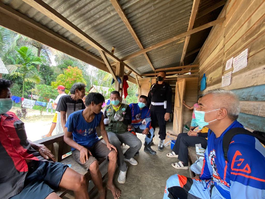 Batalyon C Pelopor Kembali Gelar Vaksinasi Covid 19 di Pedalaman Suku Talang Mamak